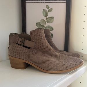 DV by Dolce Vita Tan Booties Size 8.5